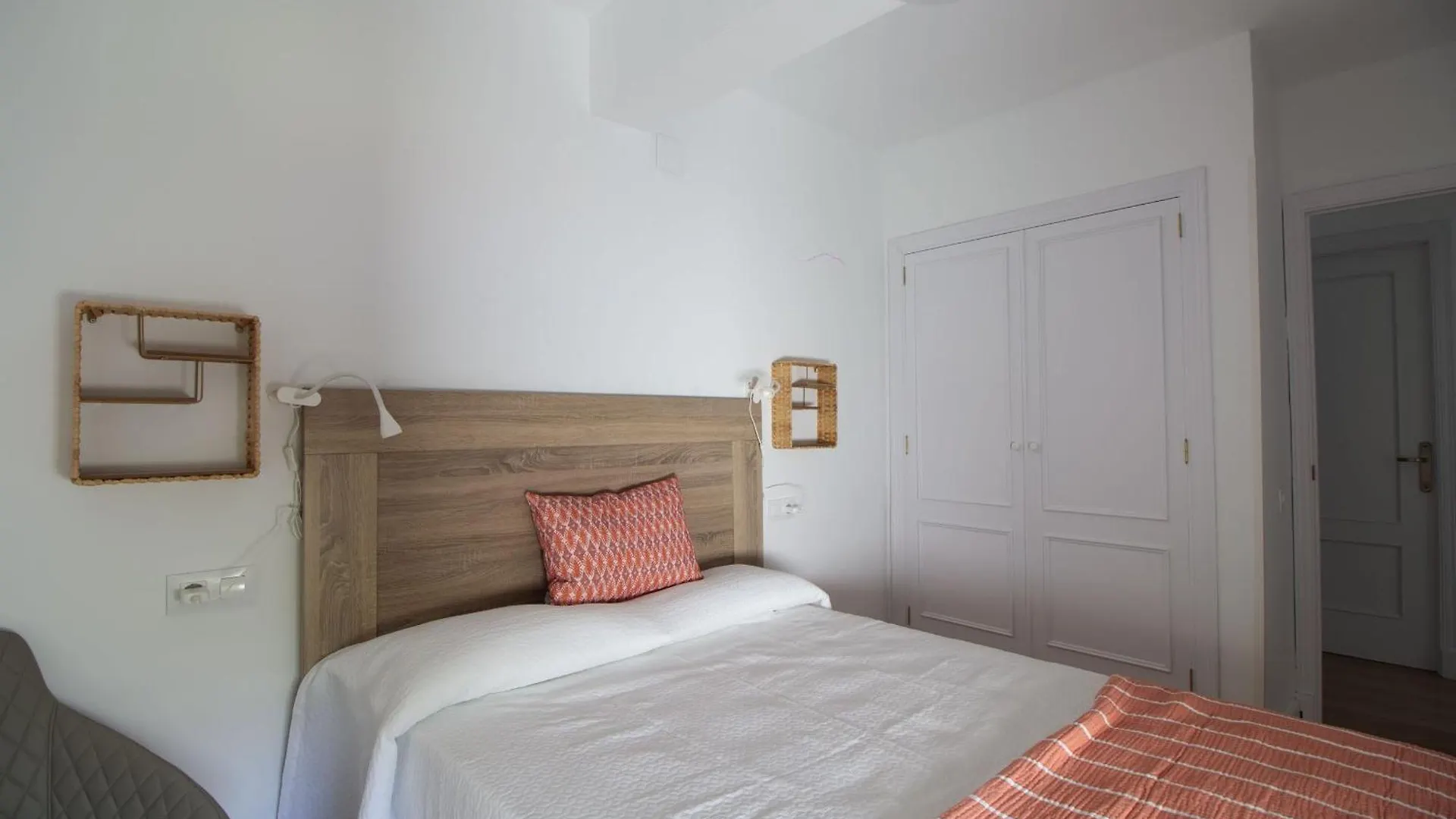 Lightbooking Valdelagrana Nacita El Puerto de Santa Maria Spain